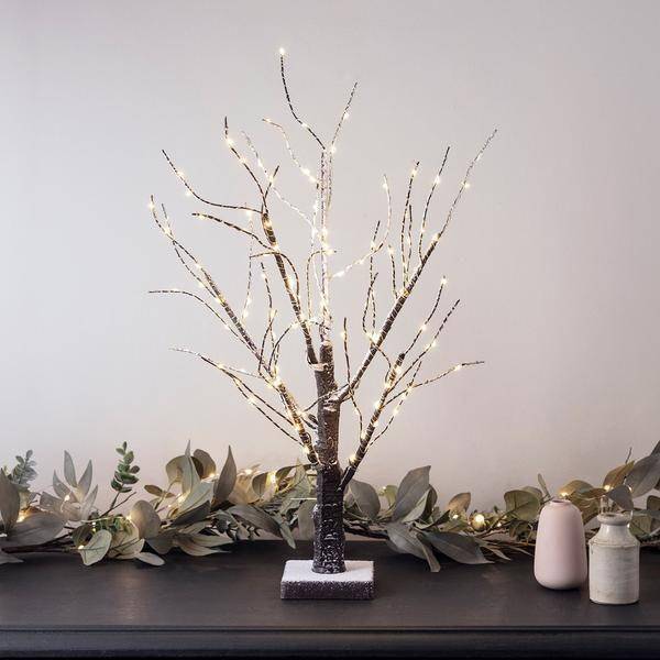 ide ornamen natal untuk anak kosan (housebeautiful.com)