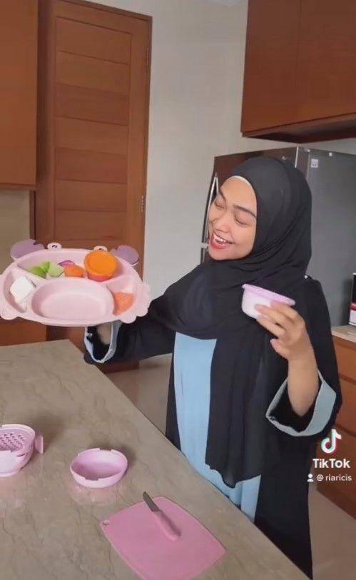 Ria Ricis masak MPASI (Instagram.com/riaricis1795)