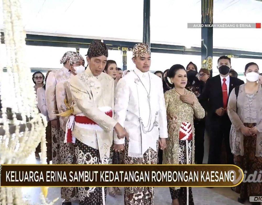 potret keluarga Kaesang hadiri acara akad pernikahan (Dok. Vidio/Ikrar Cinta Kaesang dan Erina)