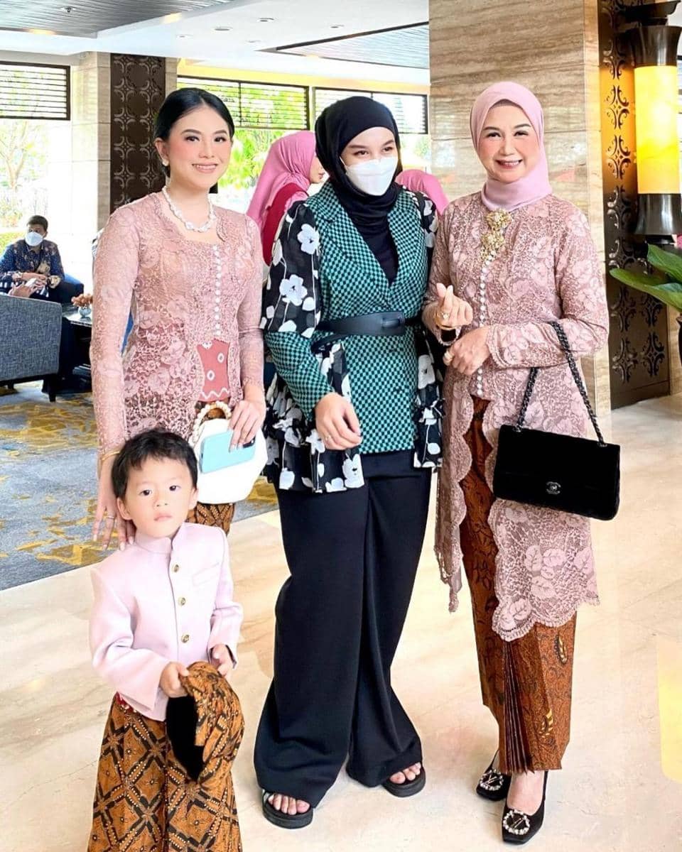 Gaya tamu undangan akad Kaesang-Erina (instagram.com/herasmua)