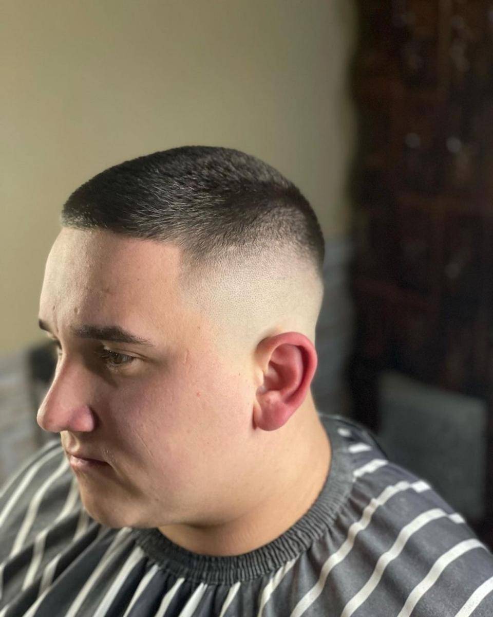 Ilustrasi gaya rambut buzz cut (instagram.com/dumii.style)