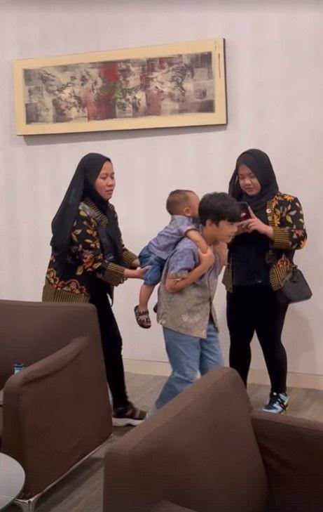 Raffi dan Nagita kondangan (Instagram.com/raffinagita1717)