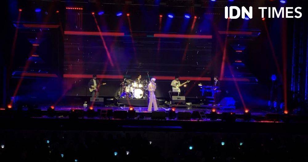 potret penampilan Zion.T di konser Saranghaeyo Indonesia 2022 (Dok.IDN Times/Elizabeth Chiquita)