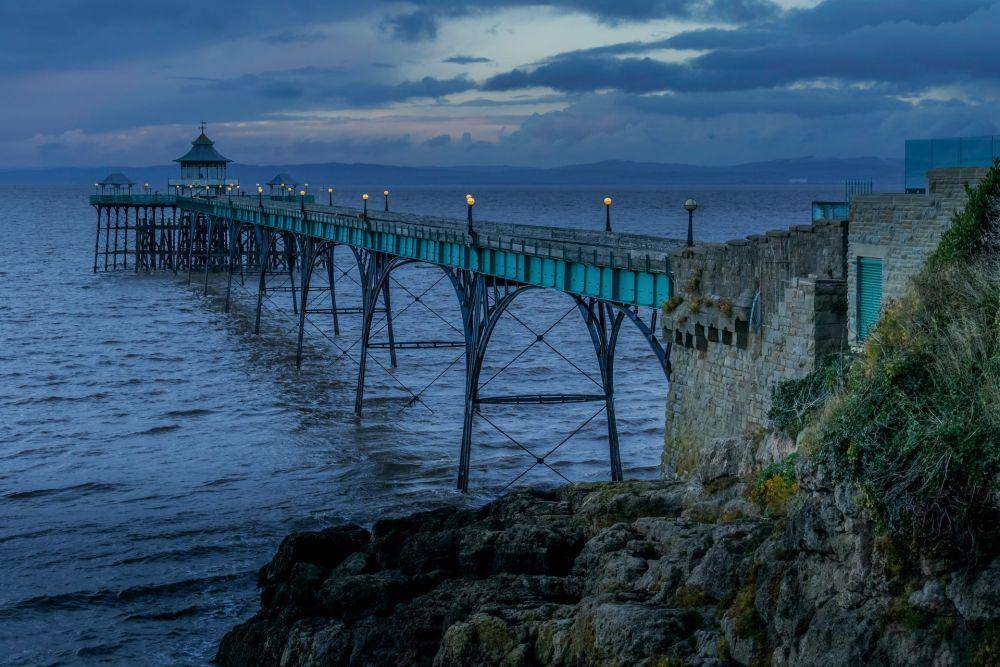 Clevedon Pier (unsplash.com/jannerboy62)