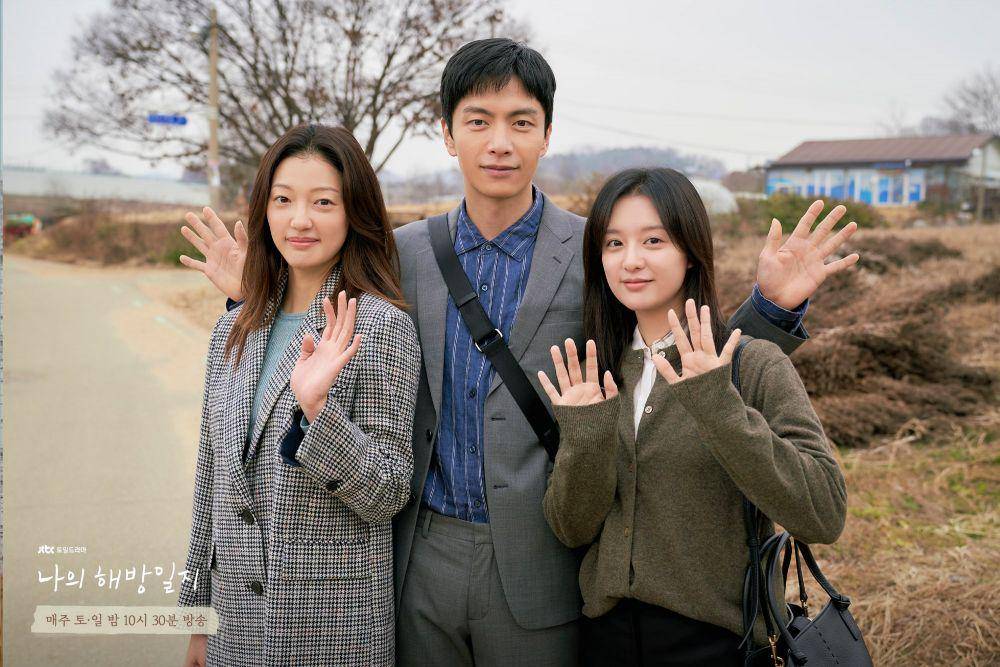 Lee El, Lee Min Ki, dan Kim Ji Won di balik layar My Liberation Notes (dok. JTBC/My Liberation Notes)