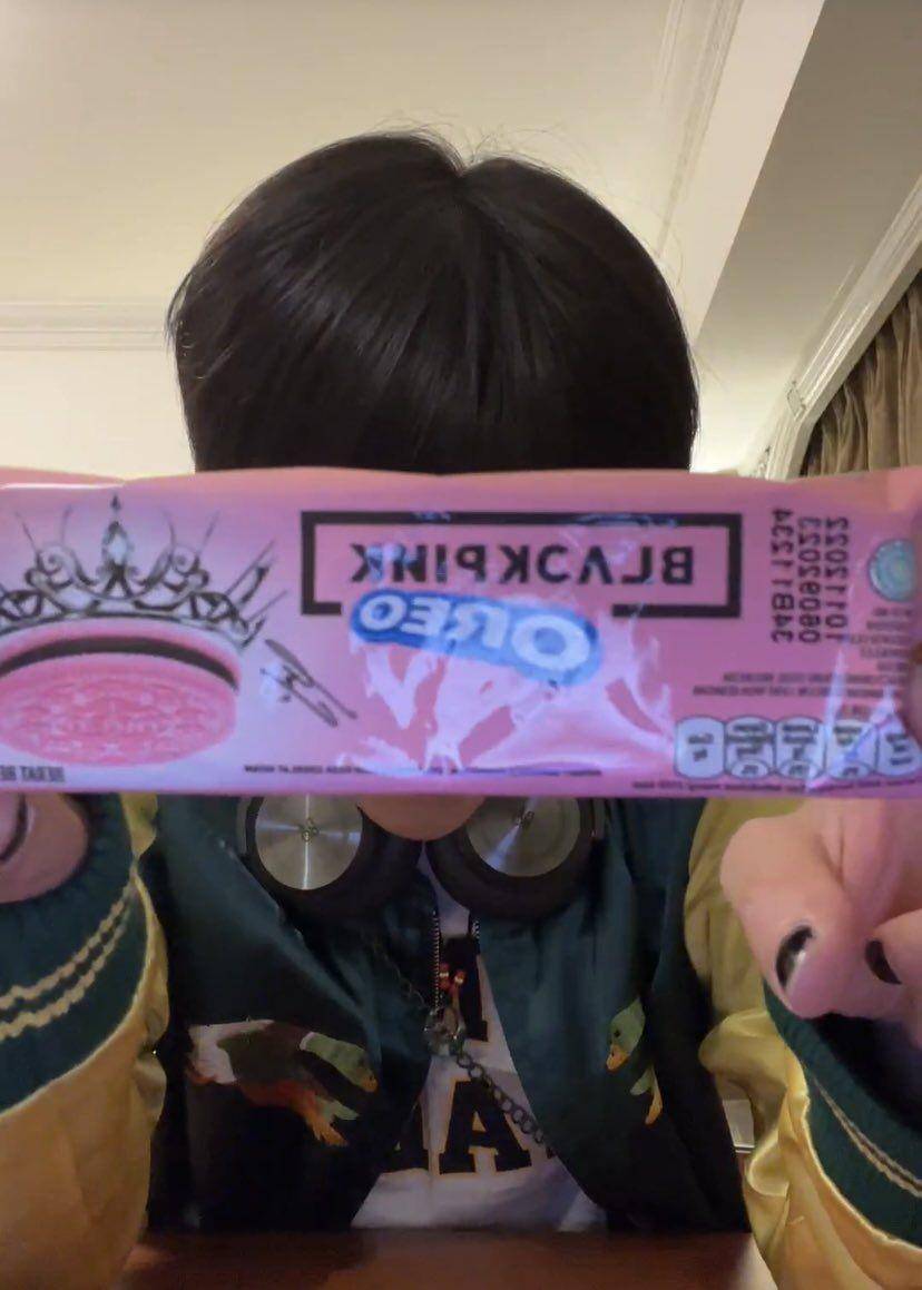 Jihoon TREASURE pamer Oreo BLACKPINK (dok. Weverse Live)