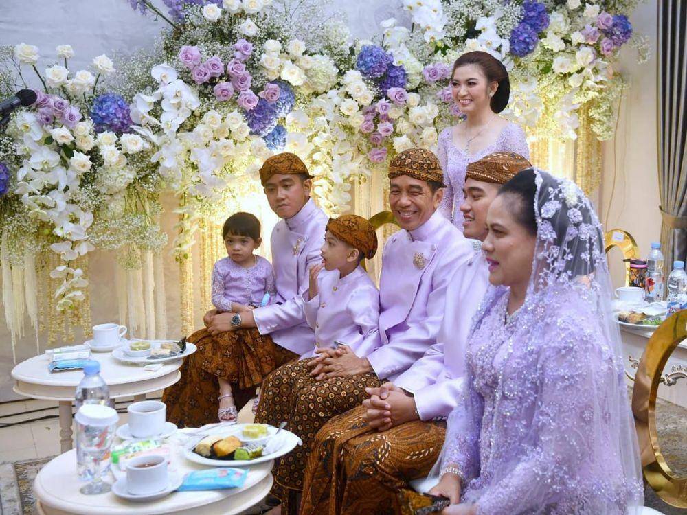 potret Gibran dan keluarga di acara Midodareni (Dok. Rusman)