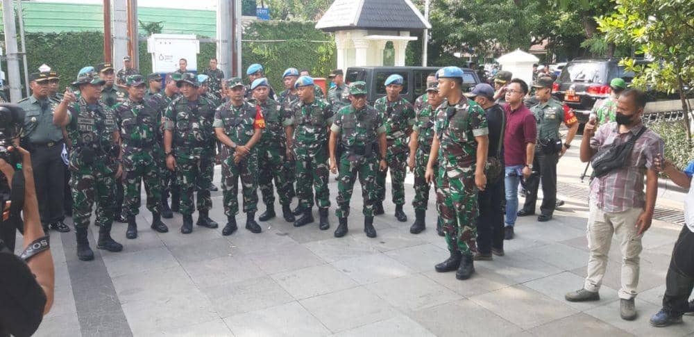 Panglima TNI Jenderal Andika Perkasa cek sarana dan kesiapsiagaan personelnya yang turut mengamankan tamu VVIP di Pura Mangkunegaran Solo. (IDN Times/Dok Pendam Diponegoro)