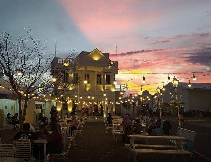 Suasana tempat nongkrong outdoor di Lafest. (Instagram.com/lafest.idn)