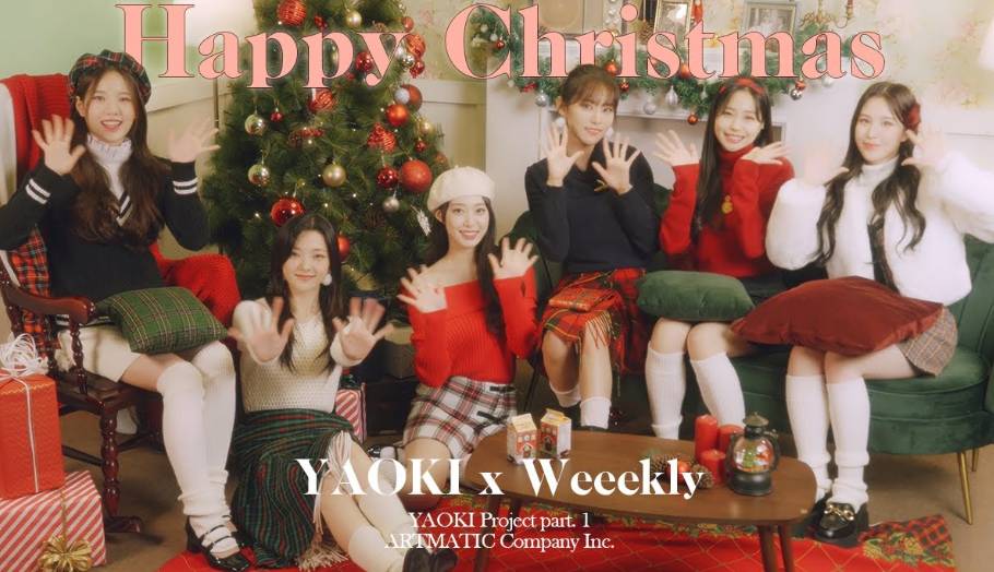 weeekly "happy christmas" concept photo (Twitter.com/_Weeekly)