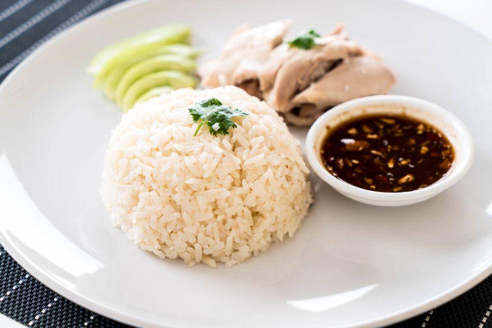 nasi ayam hainan (freepik.com/topntp26)