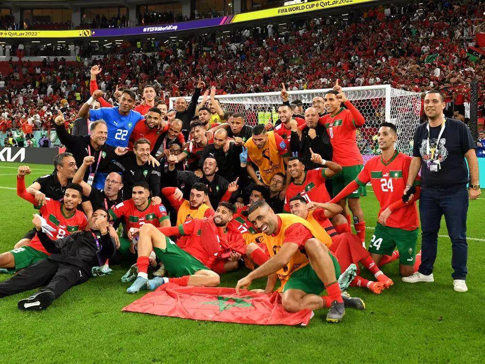 Para pemain Maroko merayakan kelolosan ke semifinal Piala Dunia 2022. (fifa.com)
