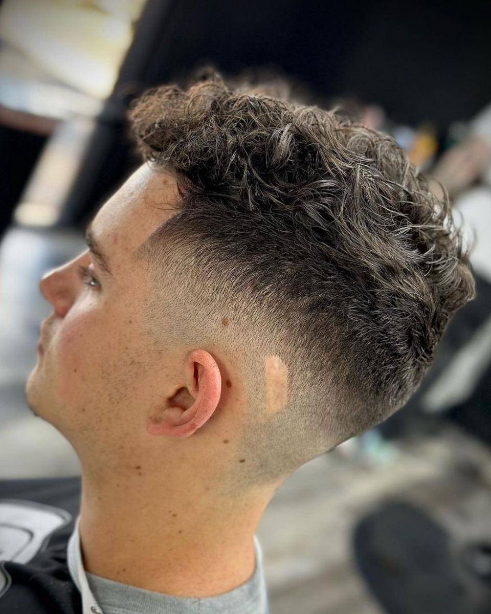 Ilustrasi gaya rambut Messy Textured (instagram.com/hollywood.thebarber)