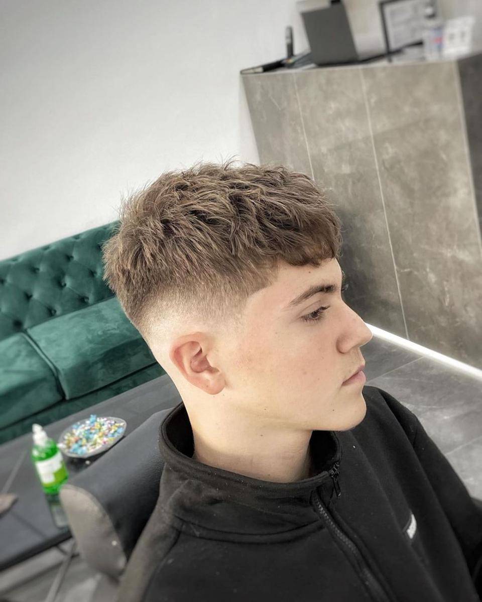 Ilustrasi gaya rambut French Crop (instagram.com/antonis.makriss)