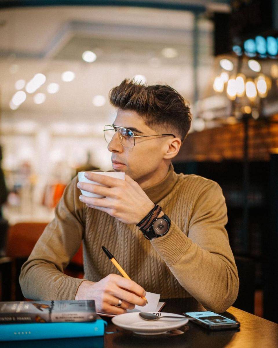 Ilustrasi gaya rambut Quiff (instagram.com/okon_w_sieci)