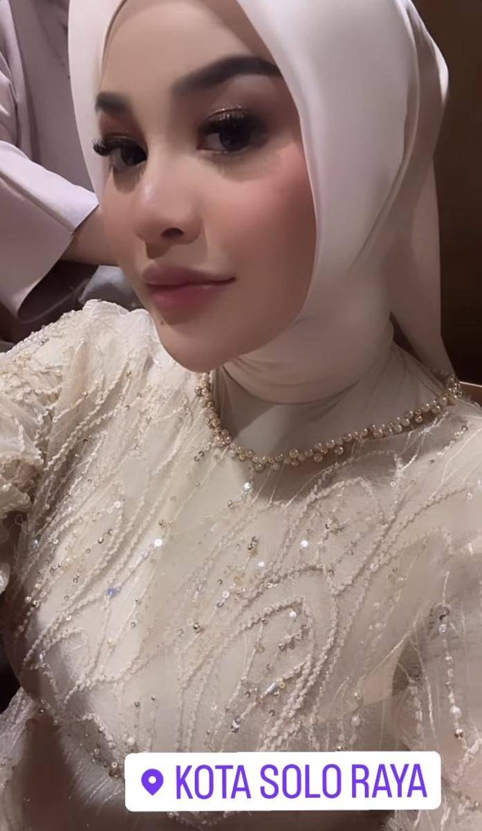 Atta, Aurel dan Ameena kondangan (instagram.com/aurelie.hermansyah)
