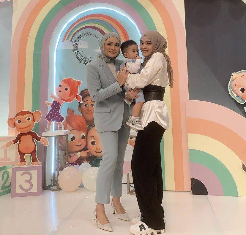 Putri Delina di ulang tahun ke-1 baby Adzam anak Sule dan Nathalie (instagram.com/putridelinaa)