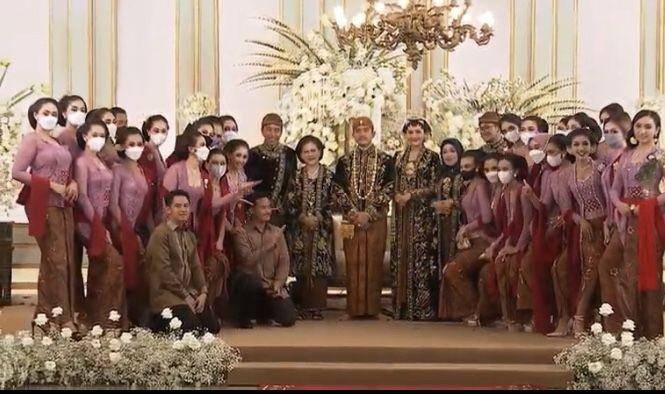 bridesmaid Erina Gudono (YouTube.com/Presiden Joko Widodo)