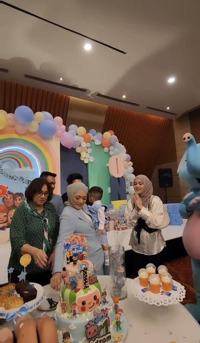 momen ulang tahun ke-1 baby Adzam (instagram.com/nathalieholscher)