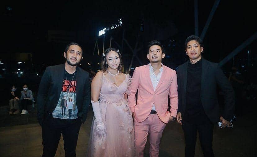 10 Potret Niko Al Hakim di Indonesian Music Awards 2022 | IDN Times