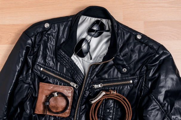 ilustrasi leather jacket (freepik.com/waewkidja)