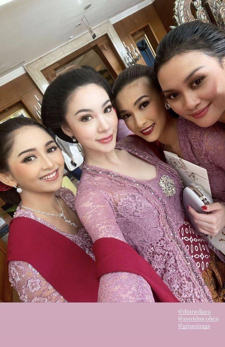 bridesmaid Erina Gudono (instagram.com/ginasinaga)