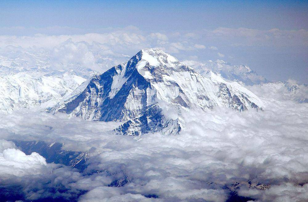 potret puncak Gunung Dhaulagiri dilihat dari pesawat (commons.wikimedia.org/Sergey Ashmarin)