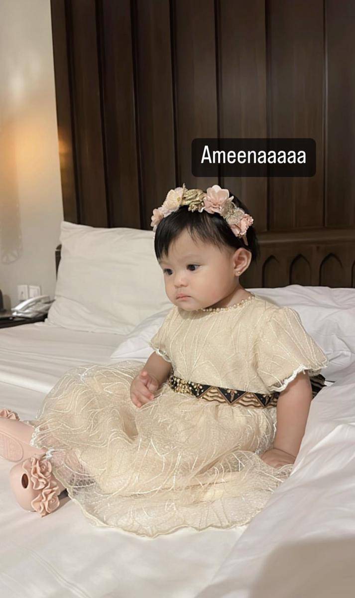 Atta, Aurel dan Ameena kondangan (instagram.com/aurelie.hermansyah)