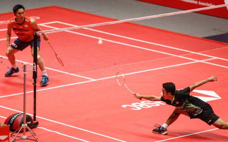 Anthony Sinisuka Ginting saat menghadapi Kento Momota (Jepang) di final World Tour Finals 2019 (bwfworldtourfinals.bwfbadminton.com)
