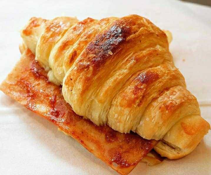 Tawa Coffe and Croissant (instagram.com/kopitawa.jkt)