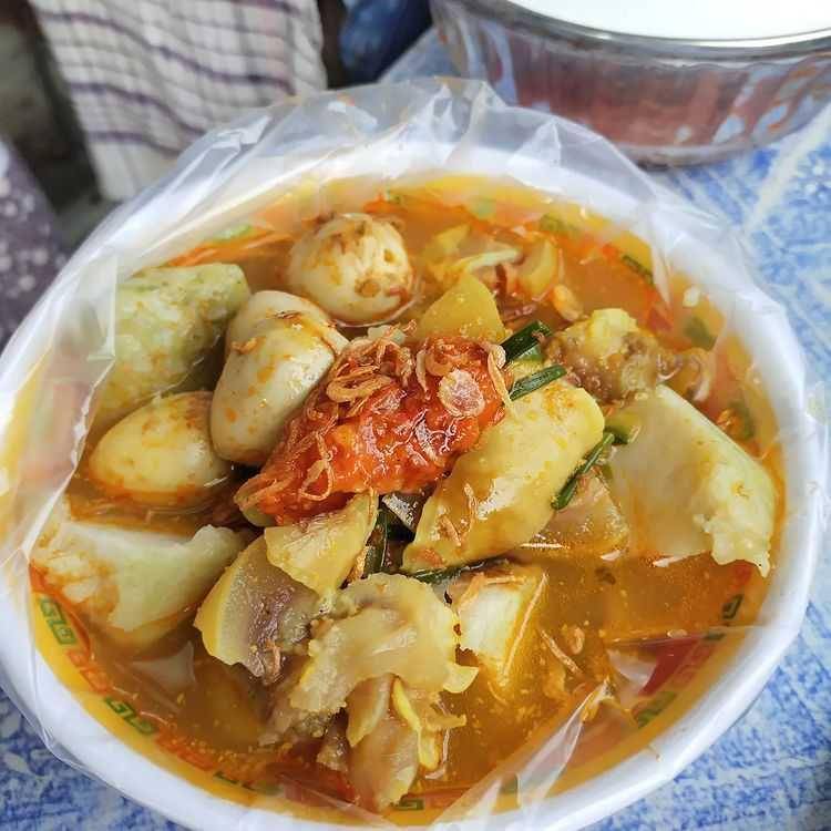 lontong kikil (instagram.com/ikavatin)