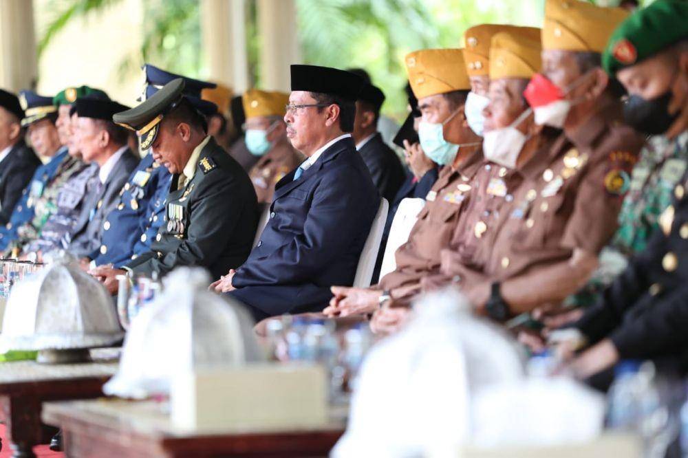 Sekretaris Daerah Kota Makassar Muhammad Ansar saat upacara peringatan Hari Korban 40.000 Jiwa di Monumen Korban 40.000 Jiwa di Makassar, Minggu (11/12/2022). Dok. Pemkot Makassar