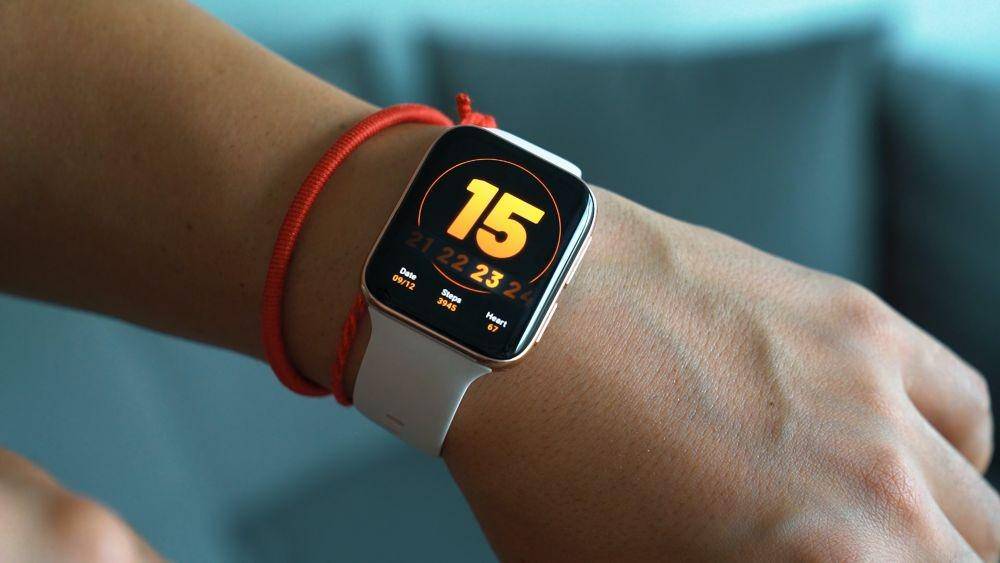ilustrasi smartwatch (Unsplash/Onur Binay)