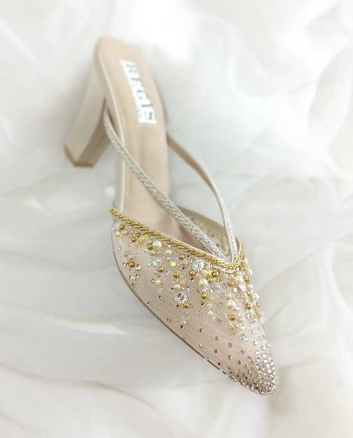 potret pernak-pernik pernikahan Kaesang dan Erina (instagram.com/regisbridalshoes)