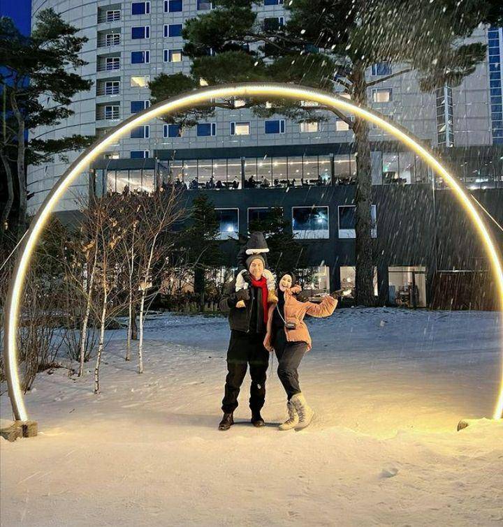 Potret Cut Meyriska dan keluarga di Korea (instagram.com/cutratumeyriska)