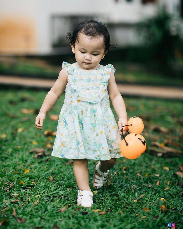 potret Thania Putri Onsu dalam balutan dress (instagram.com/thaniaputrionsu)
