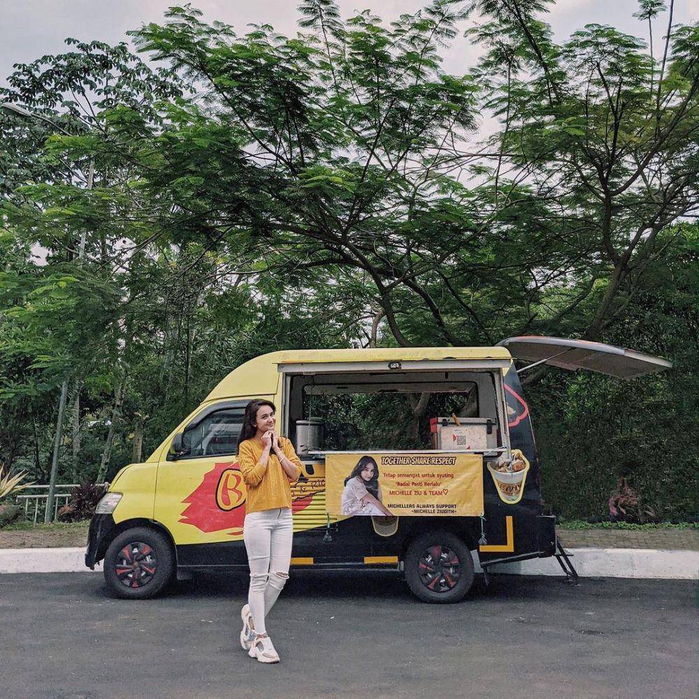 gaya OOTD kasual ala Michelle Ziudith (instagram.com/michelleziu)
