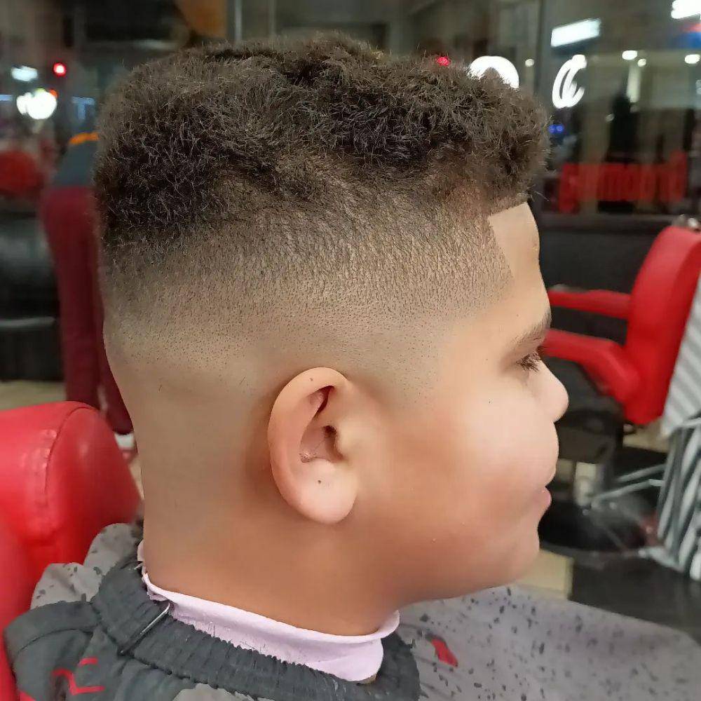 Ilustrasi gaya rambut High Top Fade (instagram.com/mannythebarber_414)
