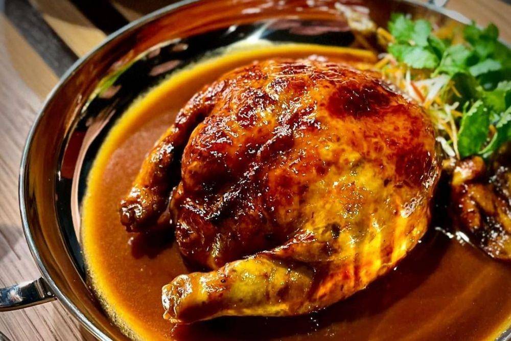 Ilustrasi ayam kodok (instagram.com/derek.gomez)