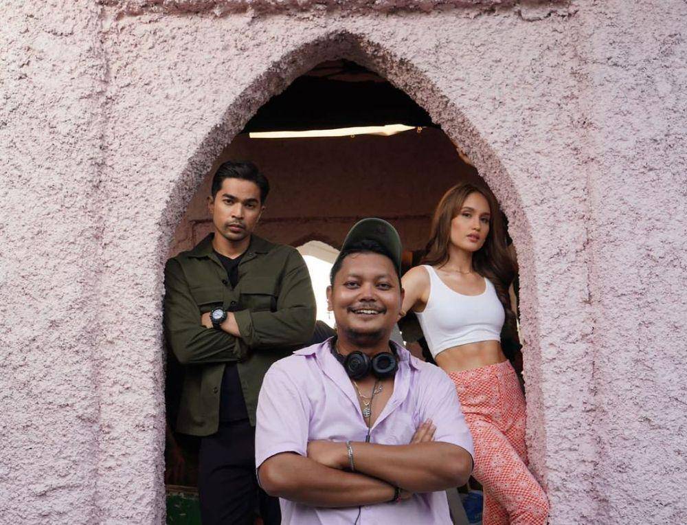 potret Ertanto Robby Soediskam bersama Cinta Laura dan Bizael Tanasale (instagram.com/razkarobbyertanto)