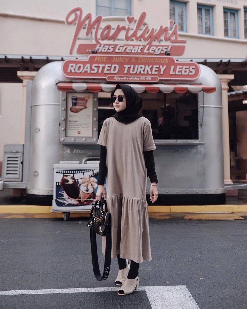 hijab style liburan ke luar negeri ala selebgram Nisa Cookie (instagram.com/nisacookie)
