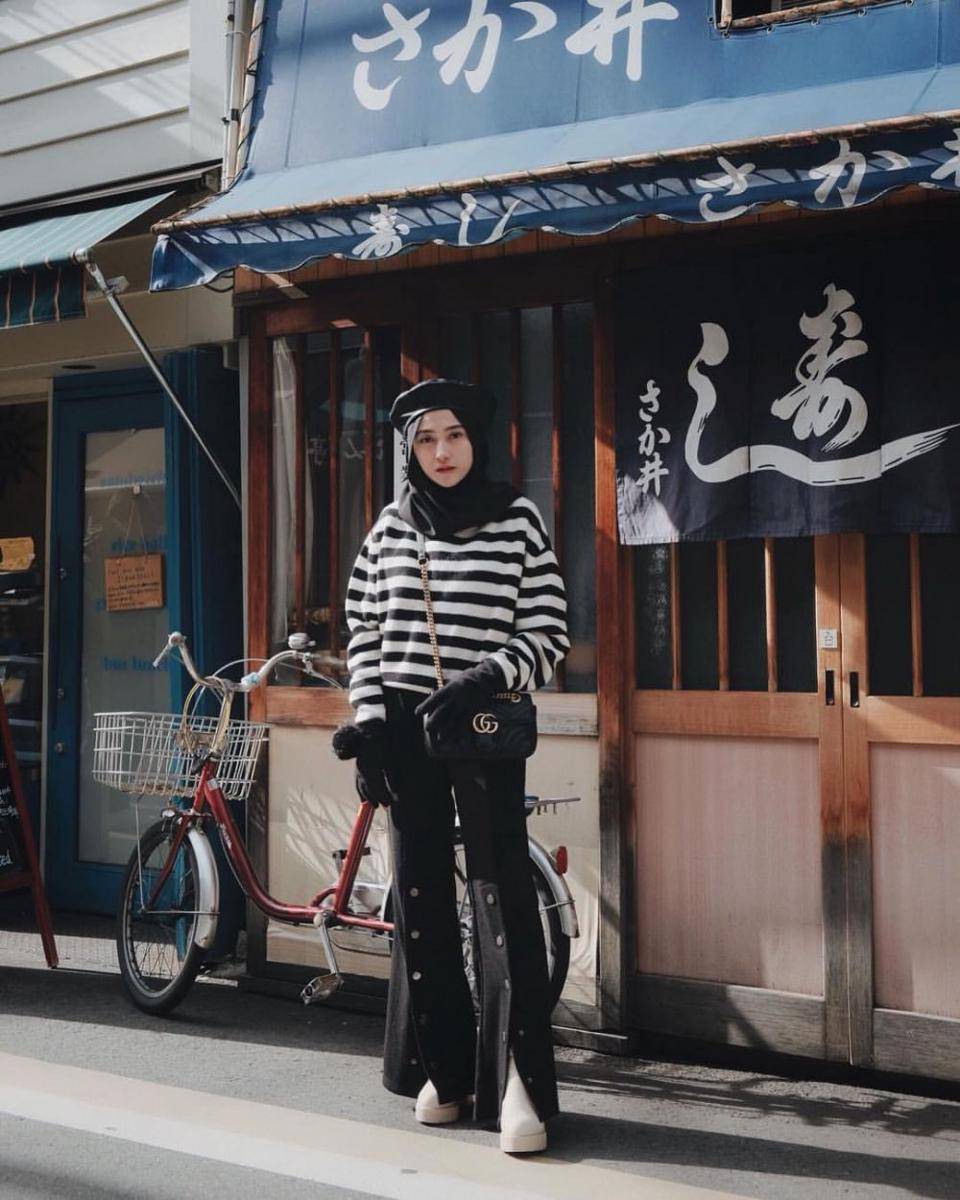 hijab style liburan ke luar negeri ala selebgram Nisa Cookie (instagram.com/nisacookie)