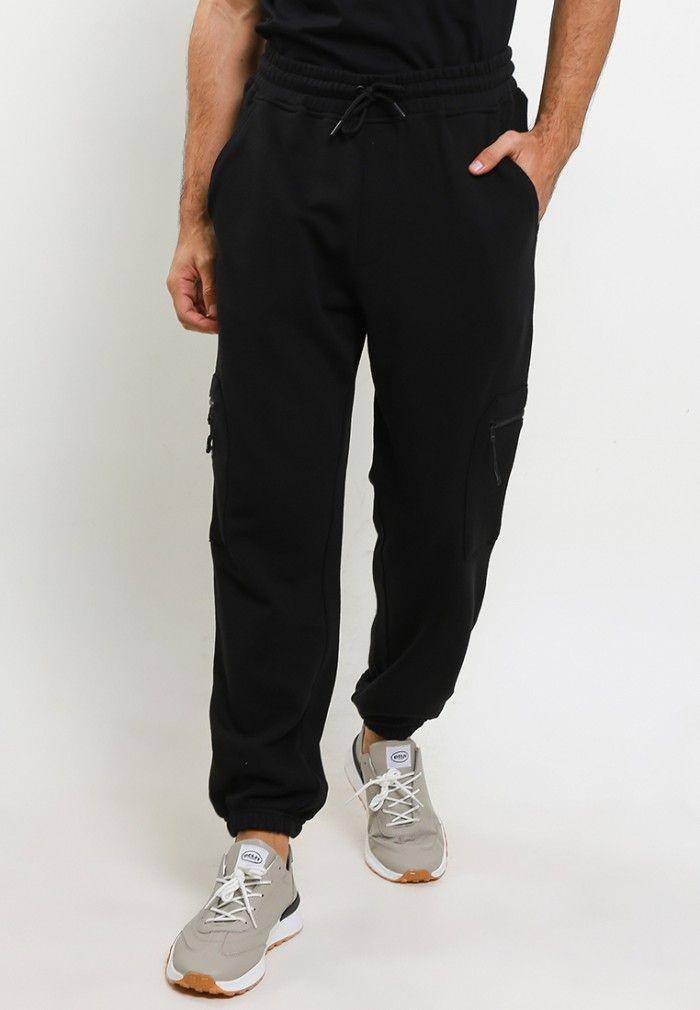 Celana jogger pria Fila (fila.co.id)