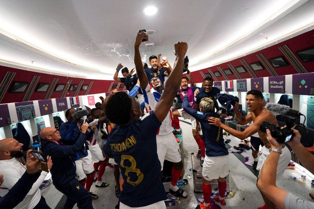 Kehebohan Timnas Prancis di ruang ganti usai lolos ke semifinal Piala Dunia 2022. (Twitter/@FrenchTeam).