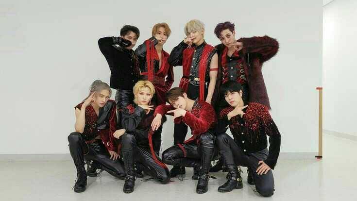 Stray kids (twitter.com/Stray_Kids/)