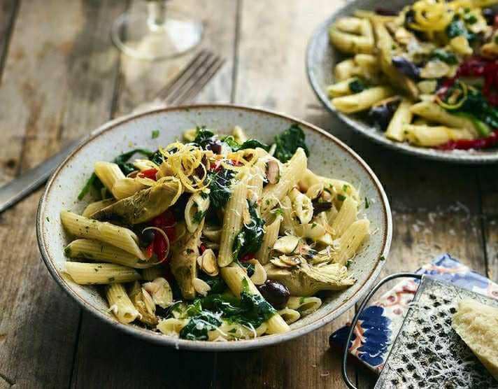 Penne Bayam Sosis (instagram.com/ainsleyfoods)