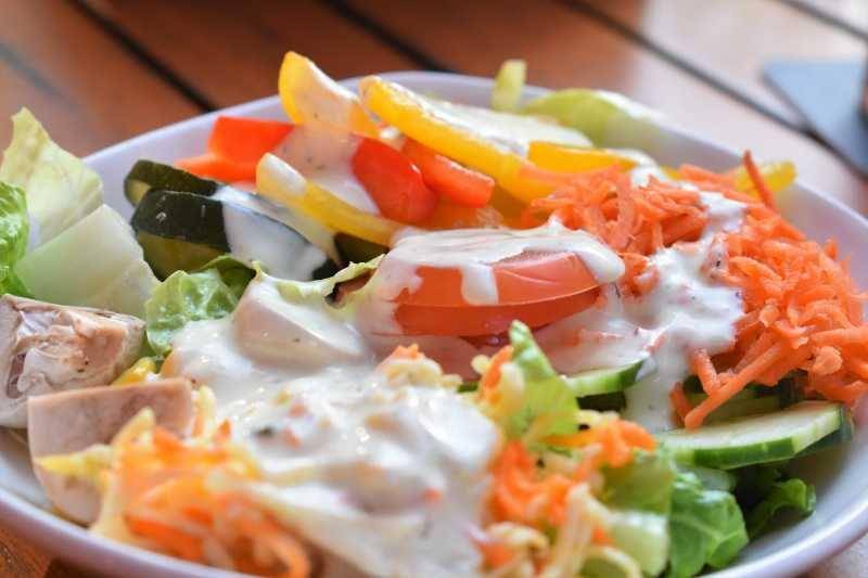 ilustrasi salad dressing (pexels.com/WaldemarBrandt)
