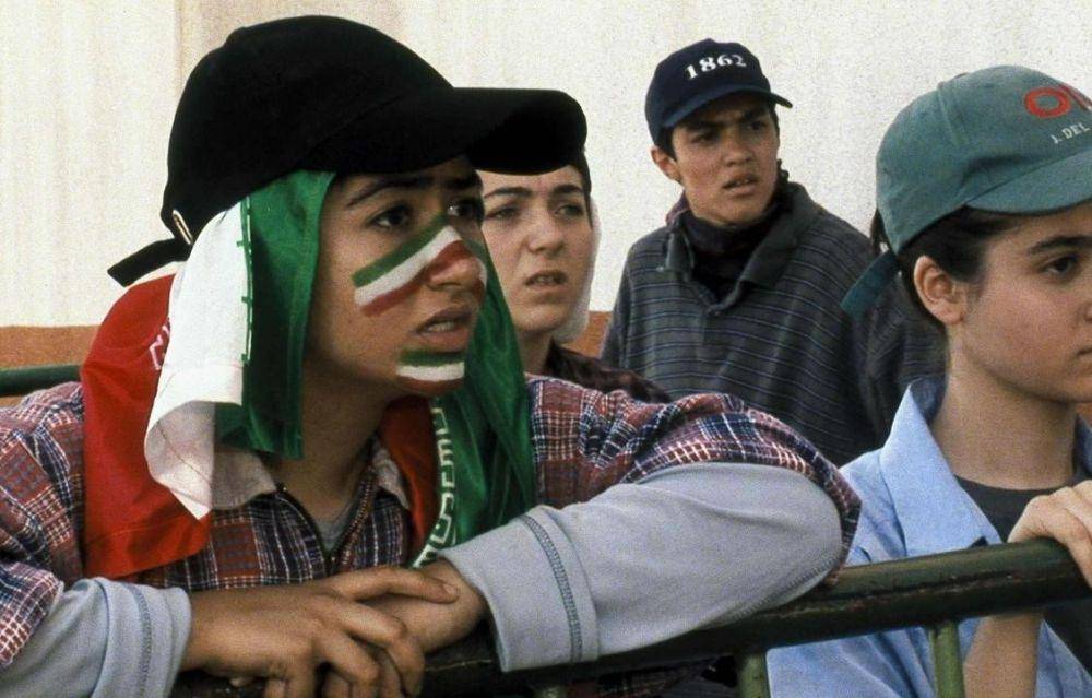 adegan film Offside karya Jafar Panahi (dok. MUBI/Offside)
