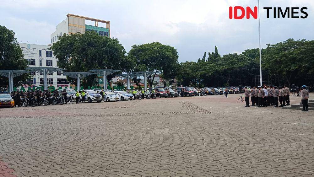 Polisi di Bekasi Lakukan Inspeksi Kendaraan Jelang Hari Raya Natura. (IDN Times/Imam Faishal)
