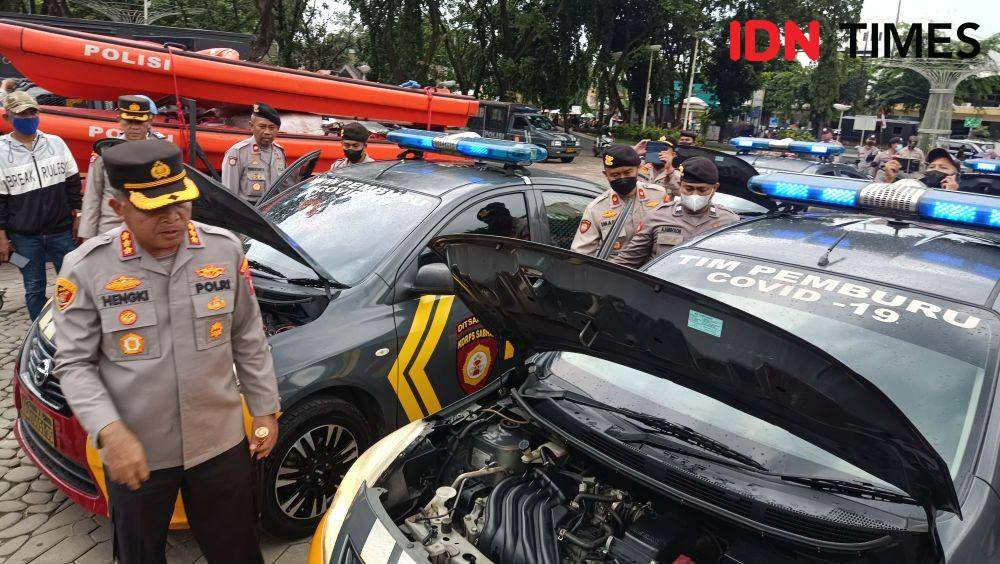 Polisi di Bekasi Lakukan Inspeksi Kendaraan Jelang Hari Raya Natura. (IDN Times/Imam Faishal)